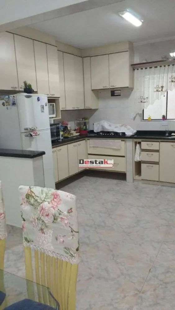 Sobrado, 3 quartos, 274 m² - Foto 2