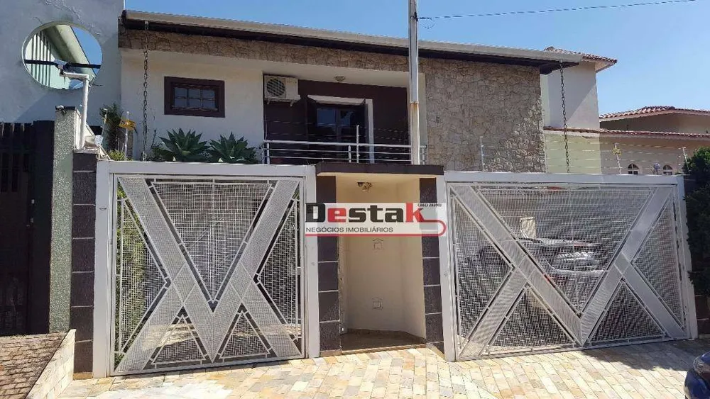 Sobrado, 4 quartos, 320 m² - Foto 1