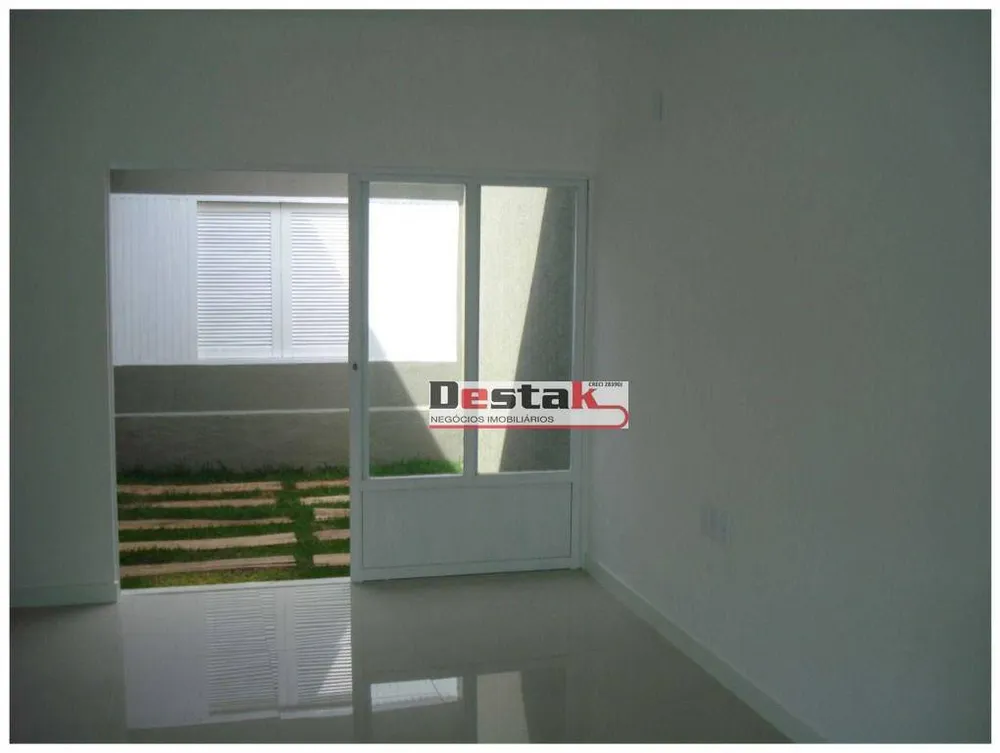 Casa, 3 quartos, 243 m² - Foto 4