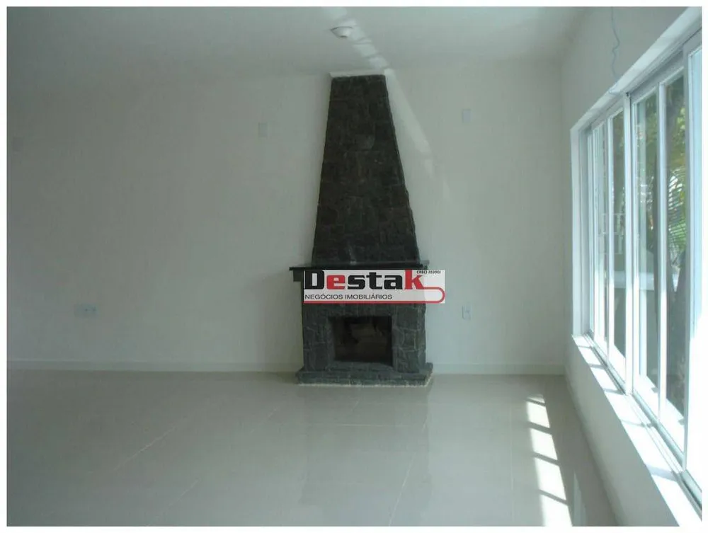 Casa, 3 quartos, 243 m² - Foto 2