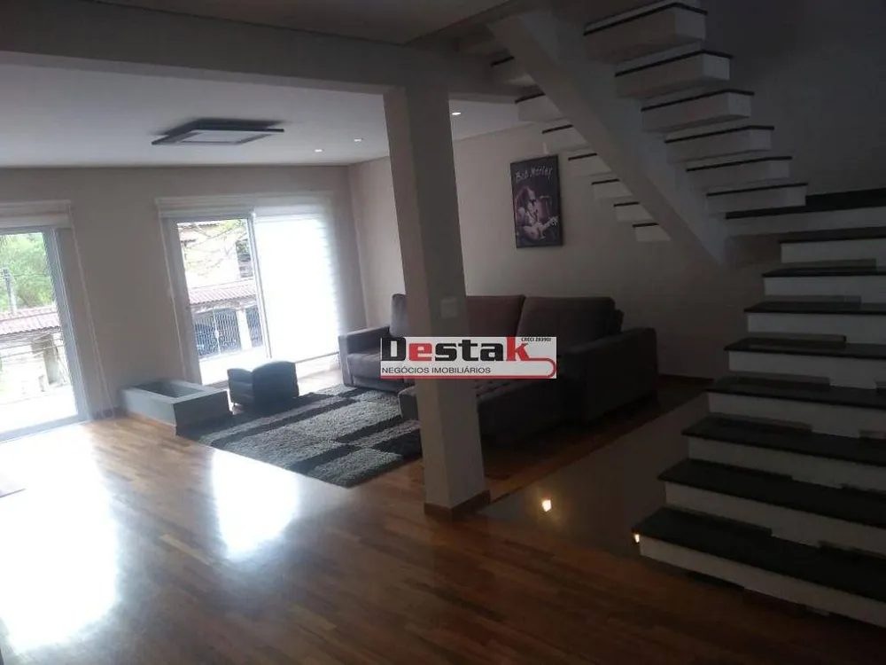 Sobrado, 3 quartos, 318 m² - Foto 1
