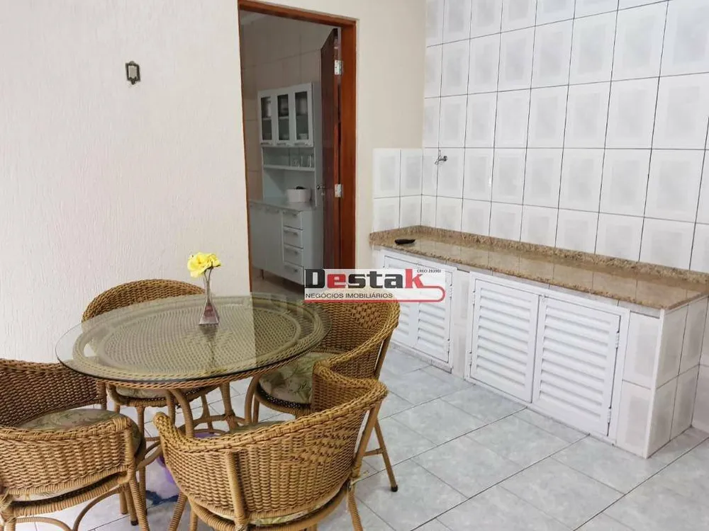 Sobrado, 3 quartos, 182 m² - Foto 2