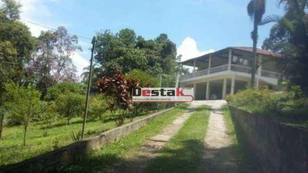 Chácara, 3 quartos, 3050 m² - Foto 1