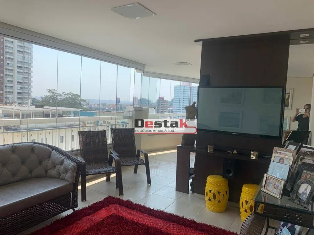 Apartamento, 3 quartos, 204 m² - Foto 1