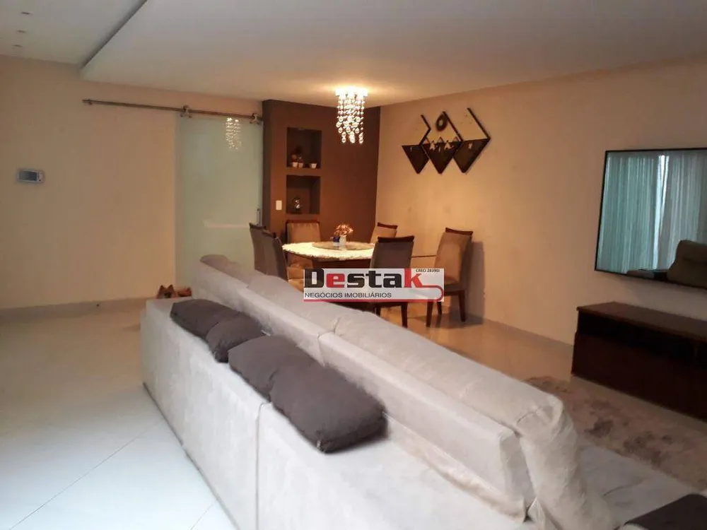 Sobrado, 3 quartos, 239 m² - Foto 1