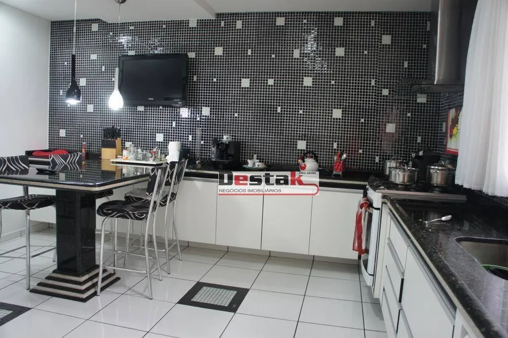 Sobrado, 4 quartos, 379 m² - Foto 2