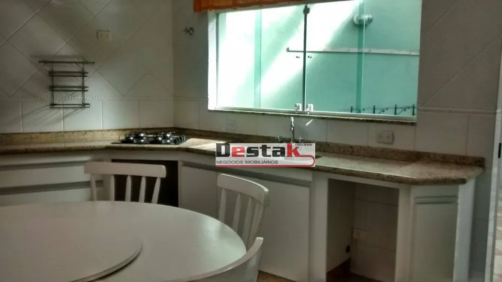 Sobrado, 3 quartos, 300 m² - Foto 1