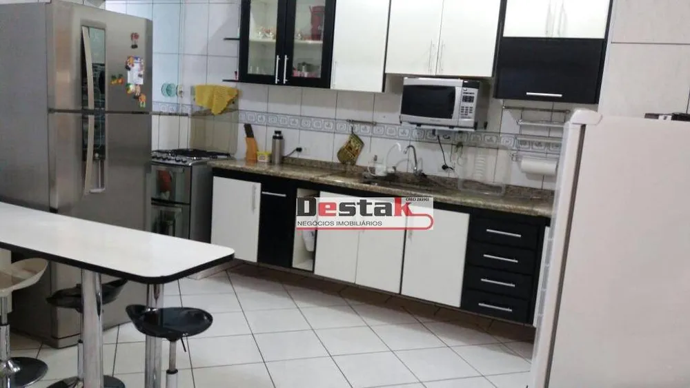 Sobrado, 3 quartos, 300 m² - Foto 1