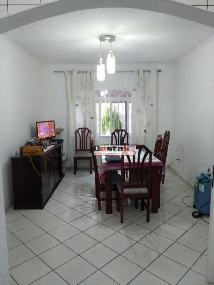 Casa, 3 quartos, 221 m² - Foto 2