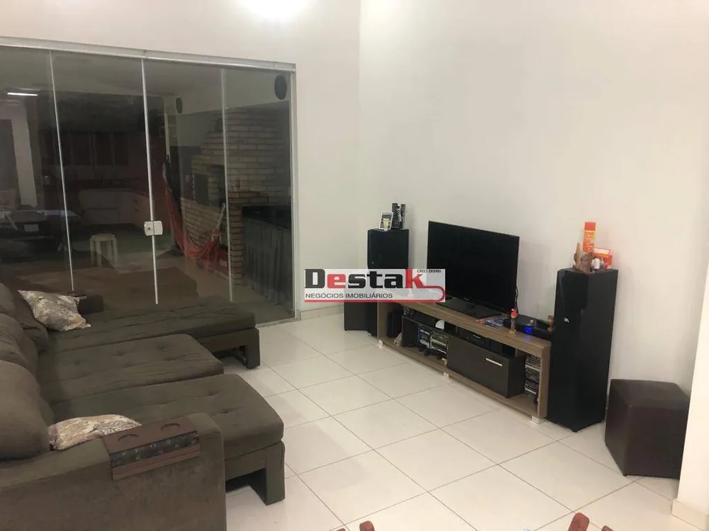 Sobrado, 3 quartos, 193 m² - Foto 2