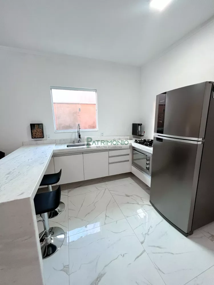 Casa à venda com 2 quartos, 133m² - Foto 2