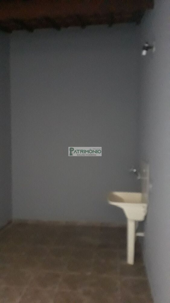 Casa à venda com 2 quartos, 80m² - Foto 3