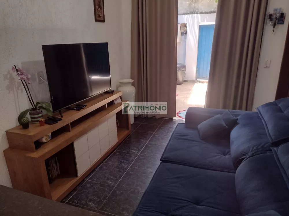 Casa à venda com 3 quartos, 90m² - Foto 1