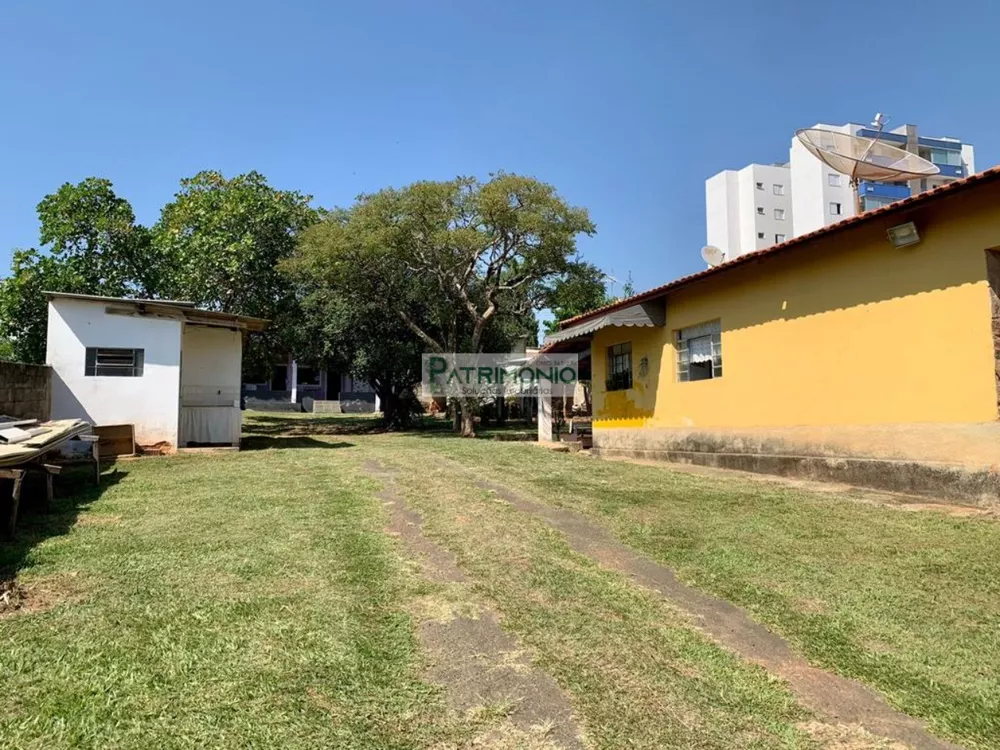 Casa à venda com 3 quartos, 1000m² - Foto 5