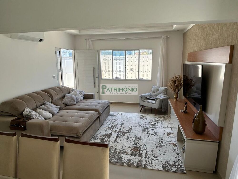 Casa à venda com 2 quartos, 153m² - Foto 2
