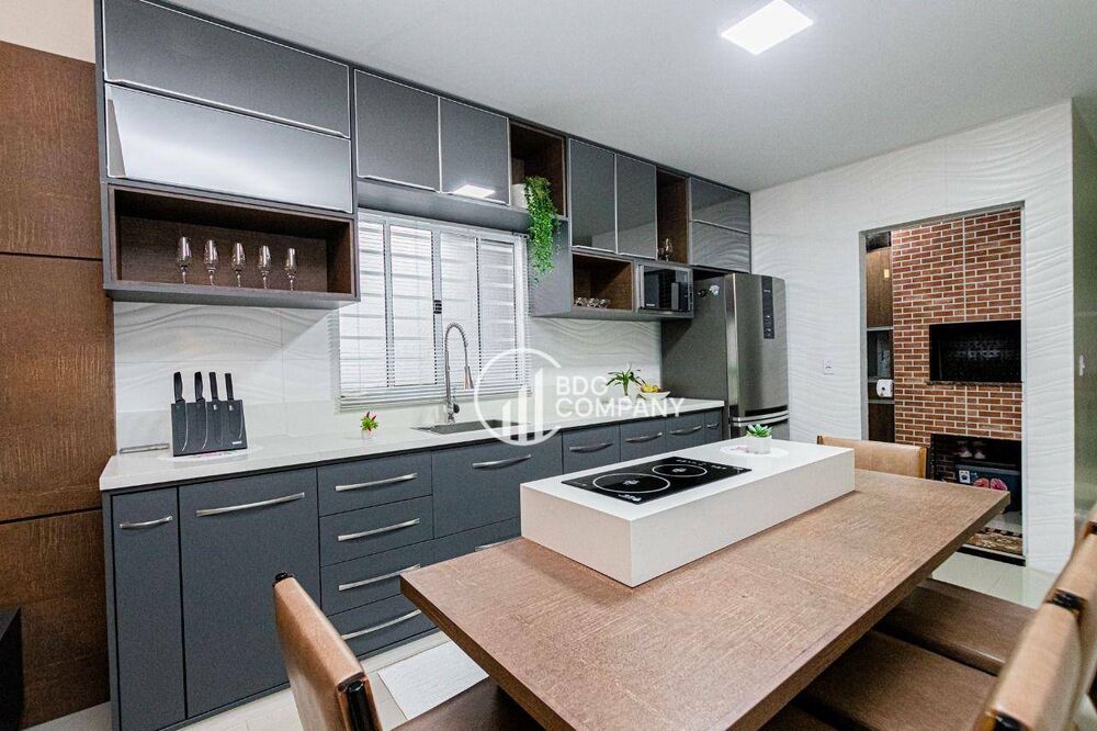 Casa à venda com 2 quartos, 90m² - Foto 1