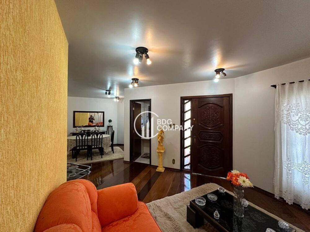 Casa à venda com 7 quartos, 450m² - Foto 1