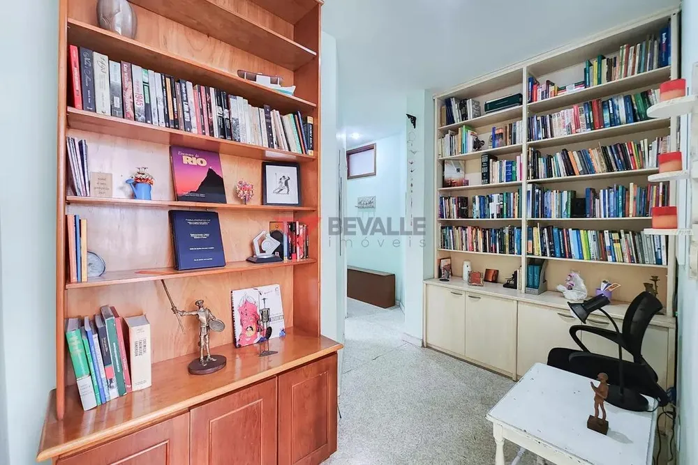Casa, 6 quartos, 250 m² - Foto 1