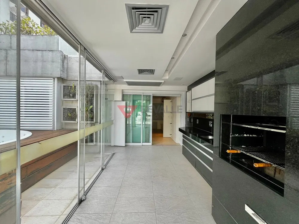 Cobertura, 3 quartos, 183 m² - Foto 2