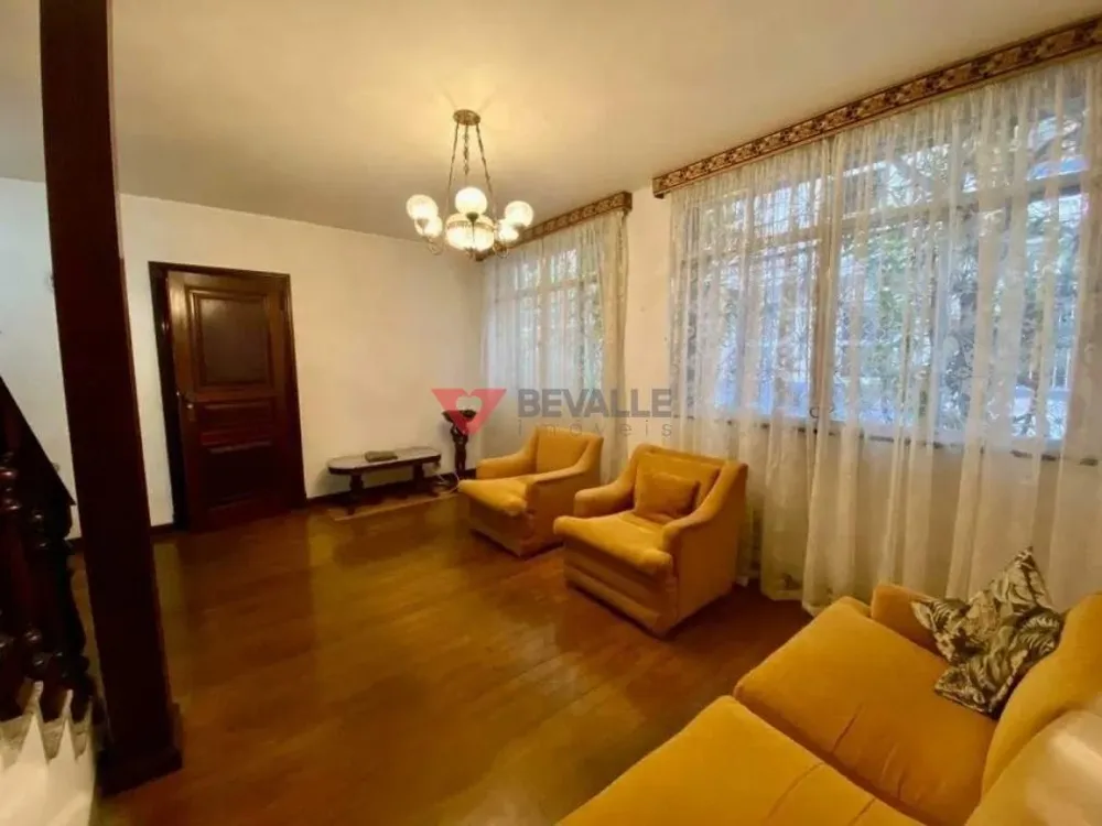 Casa, 4 quartos, 215 m² - Foto 1