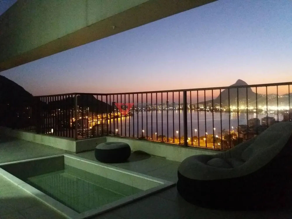 Cobertura, 3 quartos, 240 m² - Foto 1