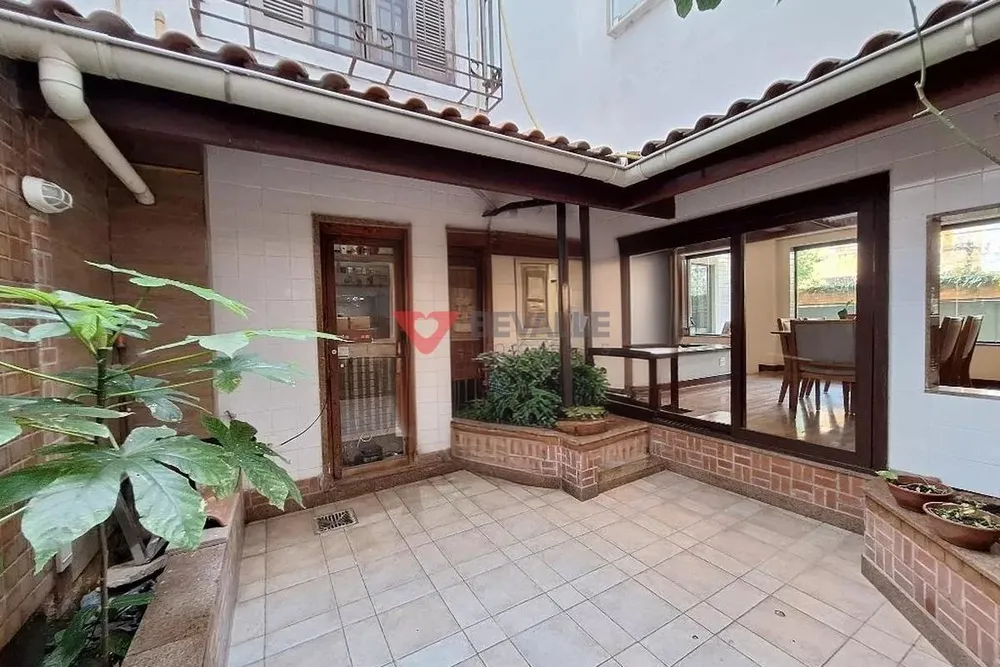 Casa, 5 quartos, 250 m² - Foto 1