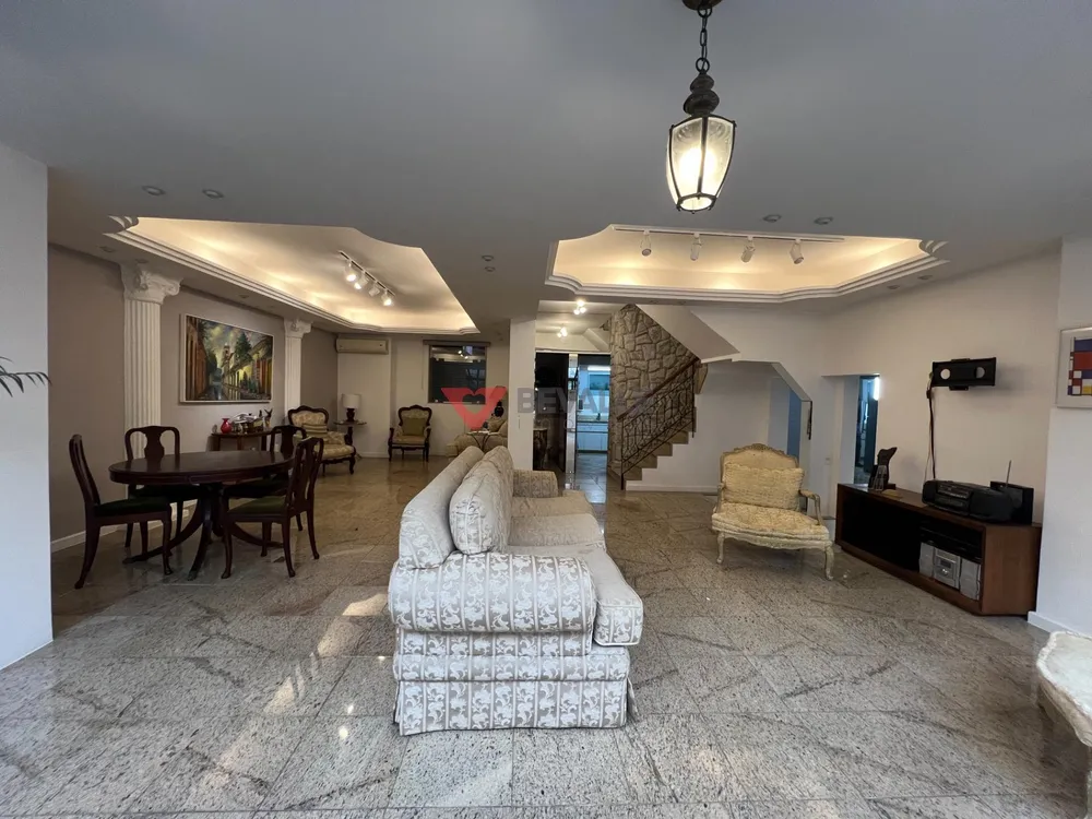 Casa, 4 quartos, 220 m² - Foto 1