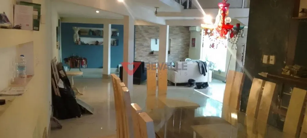 Casa, 5 quartos, 220 m² - Foto 1