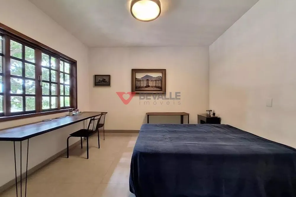 Casa, 6 quartos, 224 m² - Foto 1