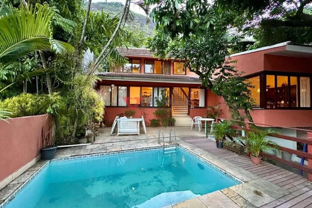 Casa, 3 quartos, 216 m² - Foto 1