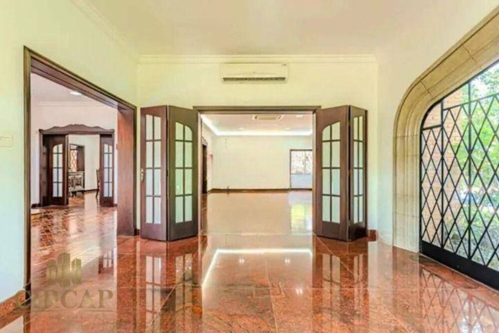 Casa à venda e aluguel com 5 quartos, 520m² - Foto 1