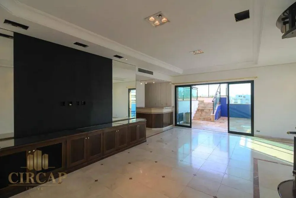 Cobertura, 3 quartos, 215 m² - Foto 2