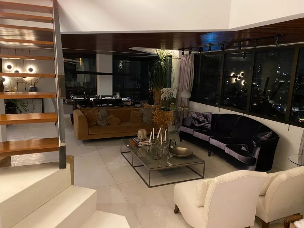 Apartamento à venda com 3 quartos, 208m² - Foto 2