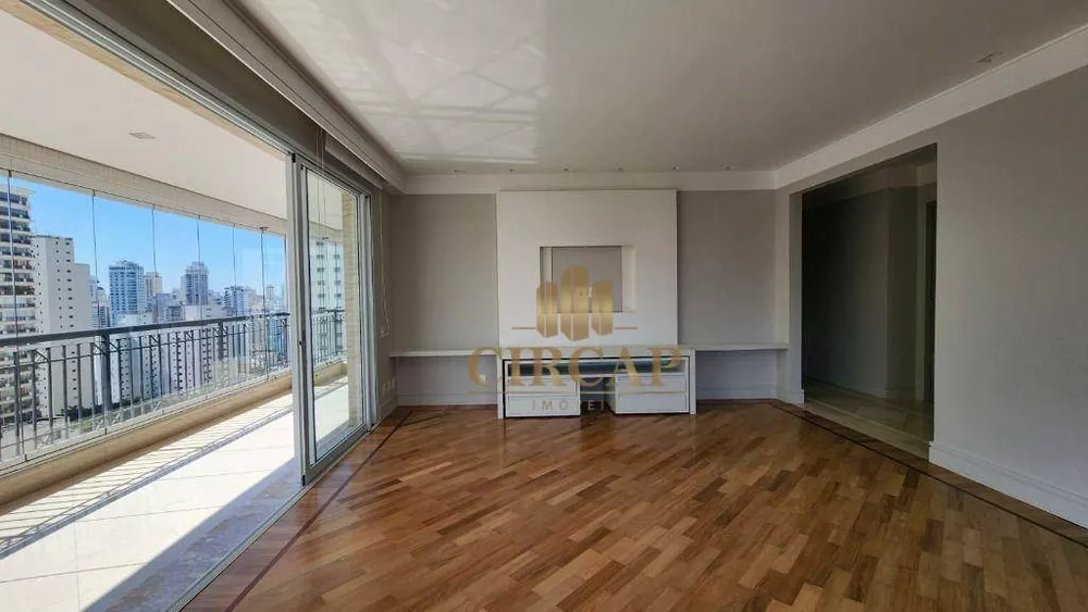 Apartamento para alugar com 3 quartos, 230m² - Foto 2