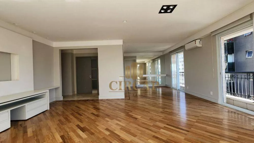 Apartamento para alugar com 3 quartos, 230m² - Foto 4