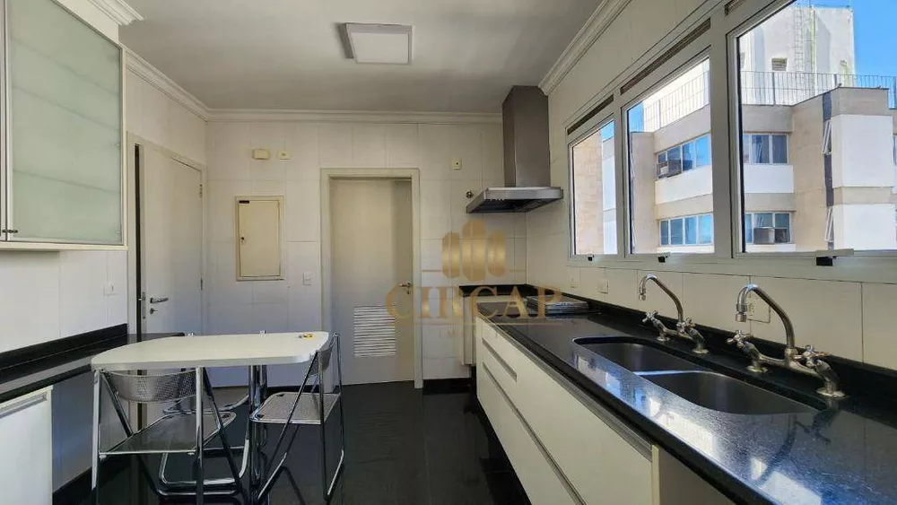 Apartamento para alugar com 3 quartos, 230m² - Foto 10