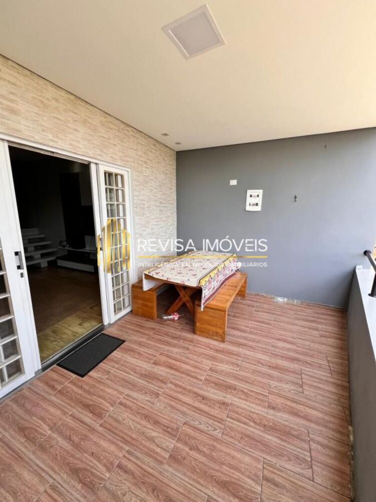 Casa de Condomínio à venda com 3 quartos, 200m² - Foto 2