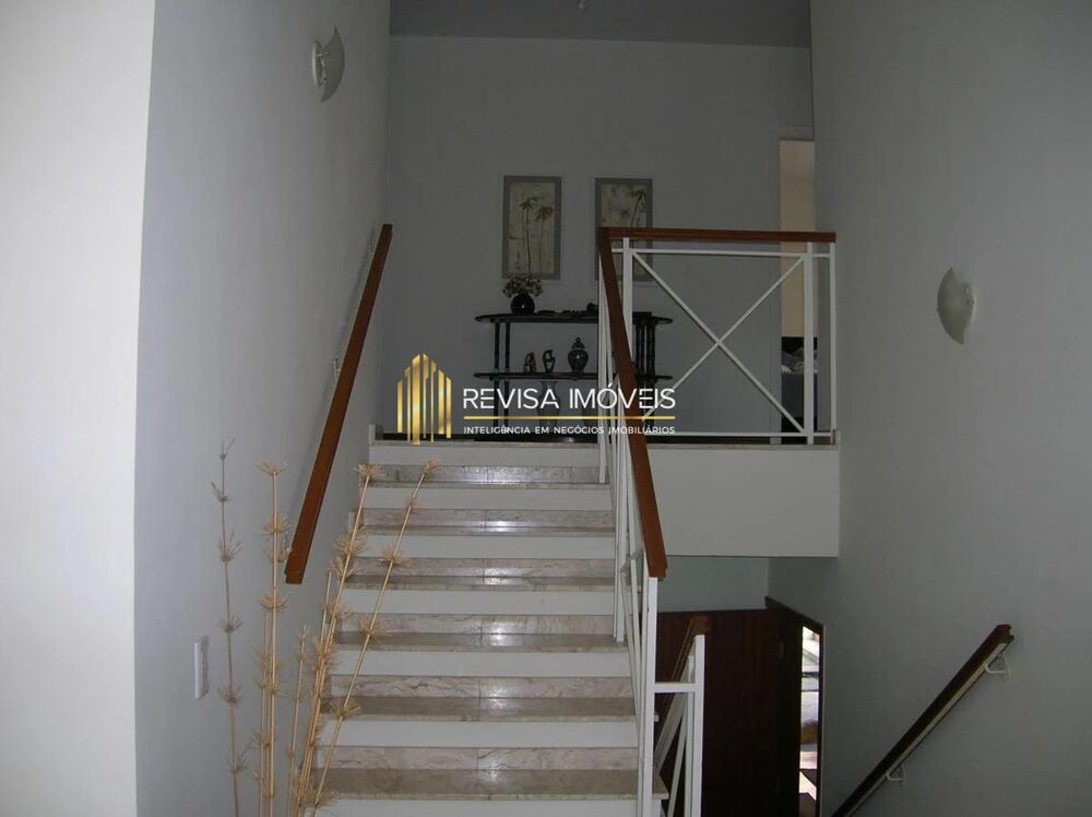 Casa de Condomínio para alugar com 4 quartos, 350m² - Foto 13