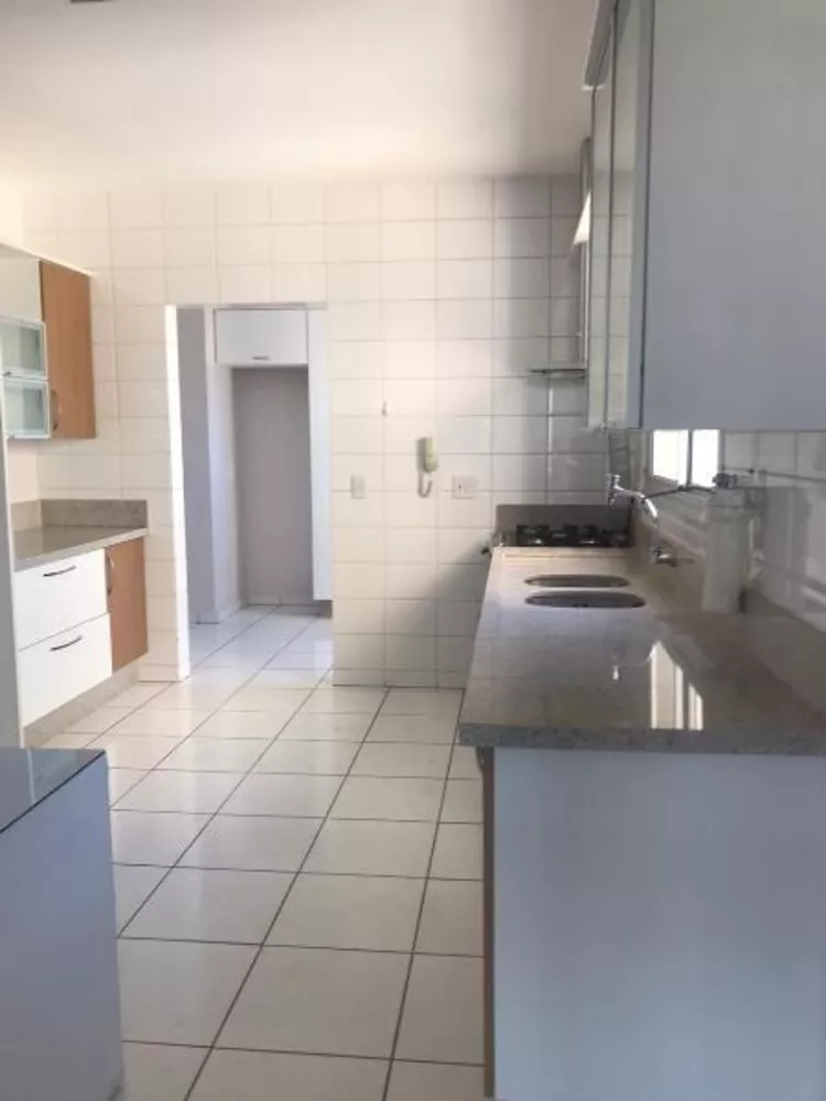 Apartamento à venda com 3 quartos, 150m² - Foto 3