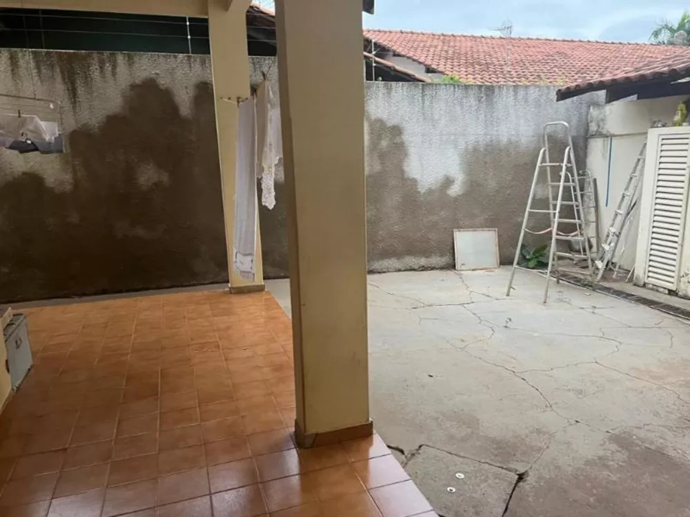 Casa para alugar com 4 quartos, 1000m² - Foto 4