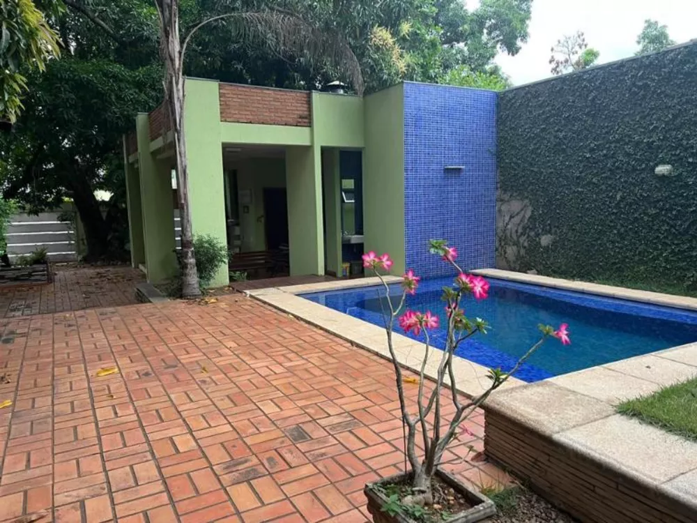 Casa para alugar com 4 quartos, 1000m² - Foto 1