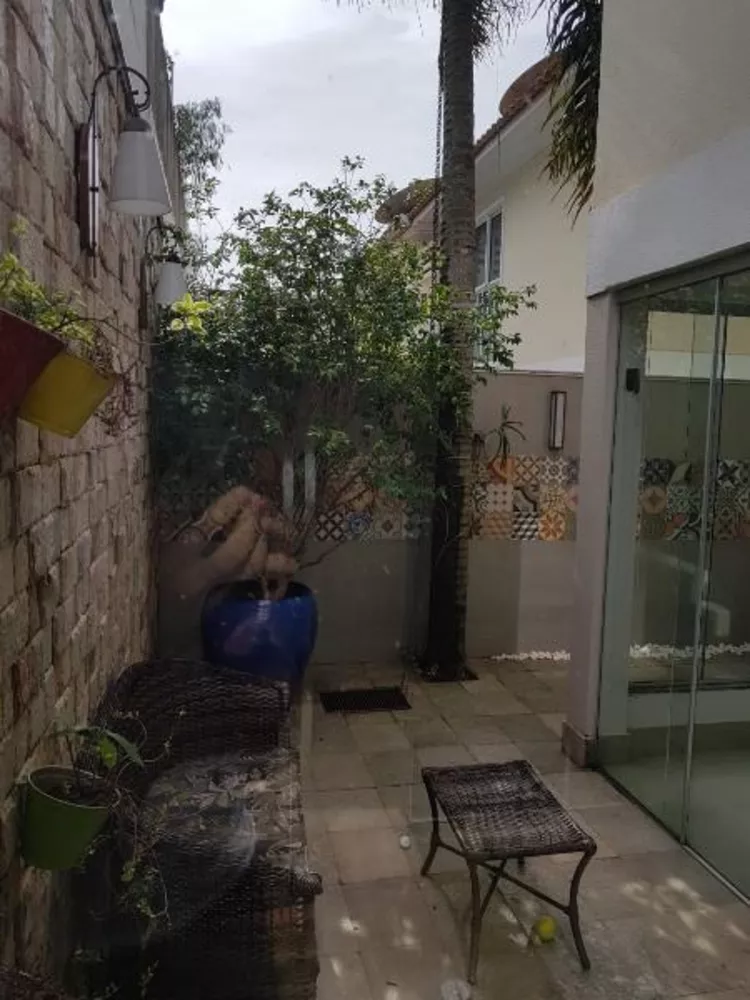 Casa à venda com 4 quartos, 300m² - Foto 4