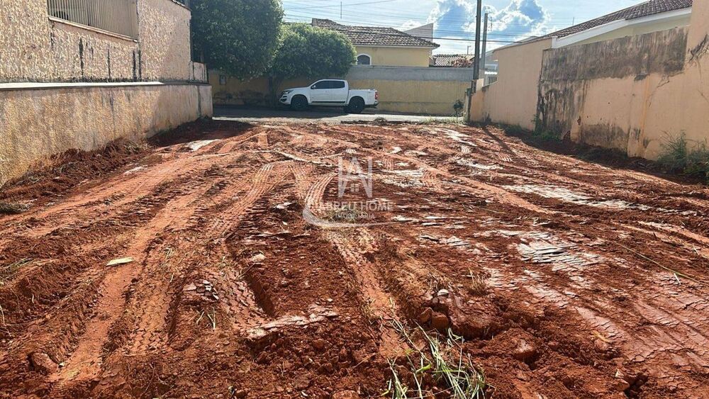 Terreno à venda, 240m² - Foto 1