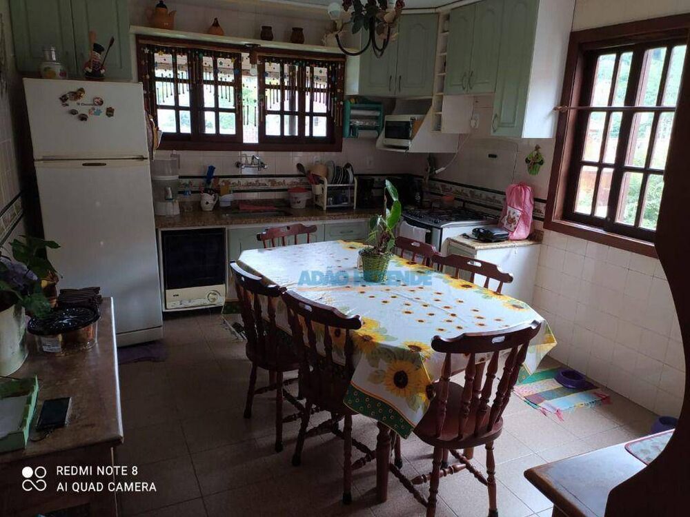 Casa à venda com 4 quartos, 183m² - Foto 1