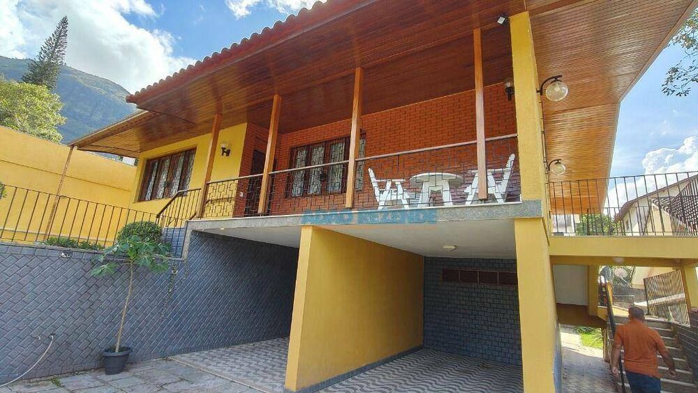 Casa à venda com 5 quartos, 200m² - Foto 2