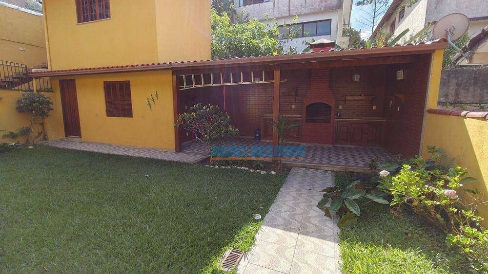 Casa à venda com 5 quartos, 200m² - Foto 1