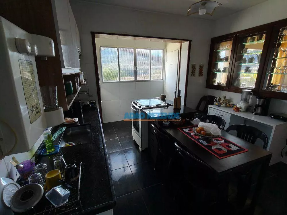 Casa, 5 quartos, 213 m² - Foto 1