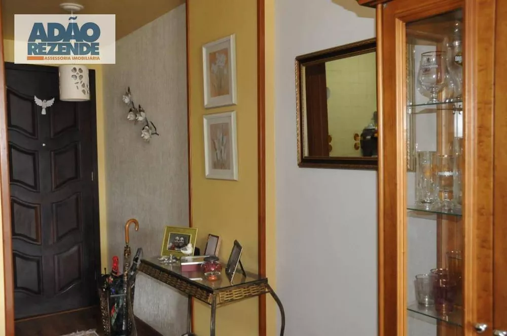 Apartamento à venda com 3 quartos, 93m² - Foto 2