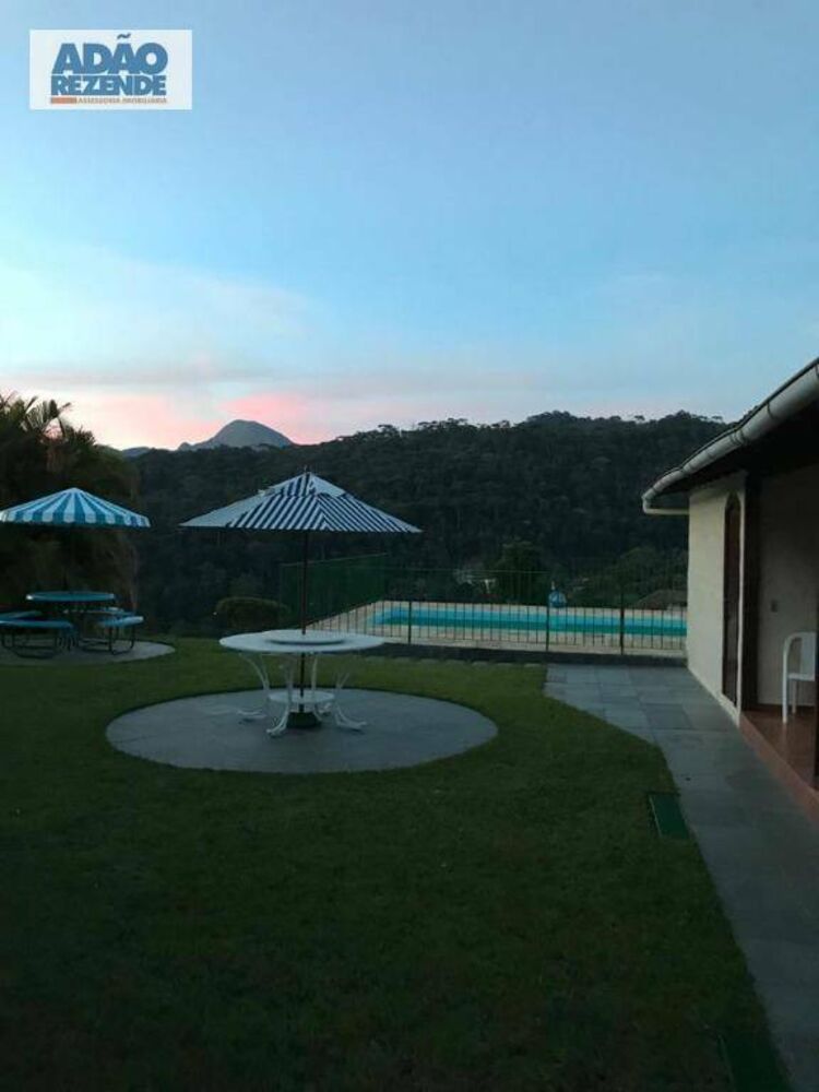 Casa à venda com 7 quartos, 242m² - Foto 4