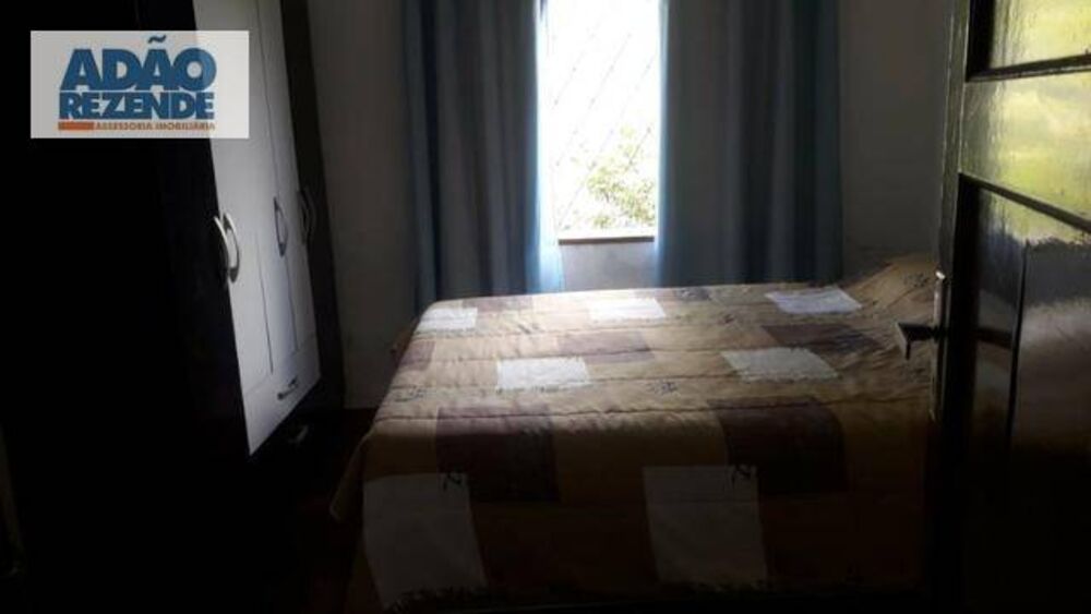 Casa à venda com 4 quartos, 105m² - Foto 1